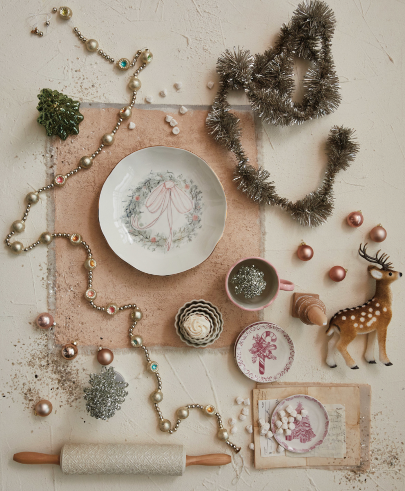 Stoneware Bowl with Wreath and Gold Etching