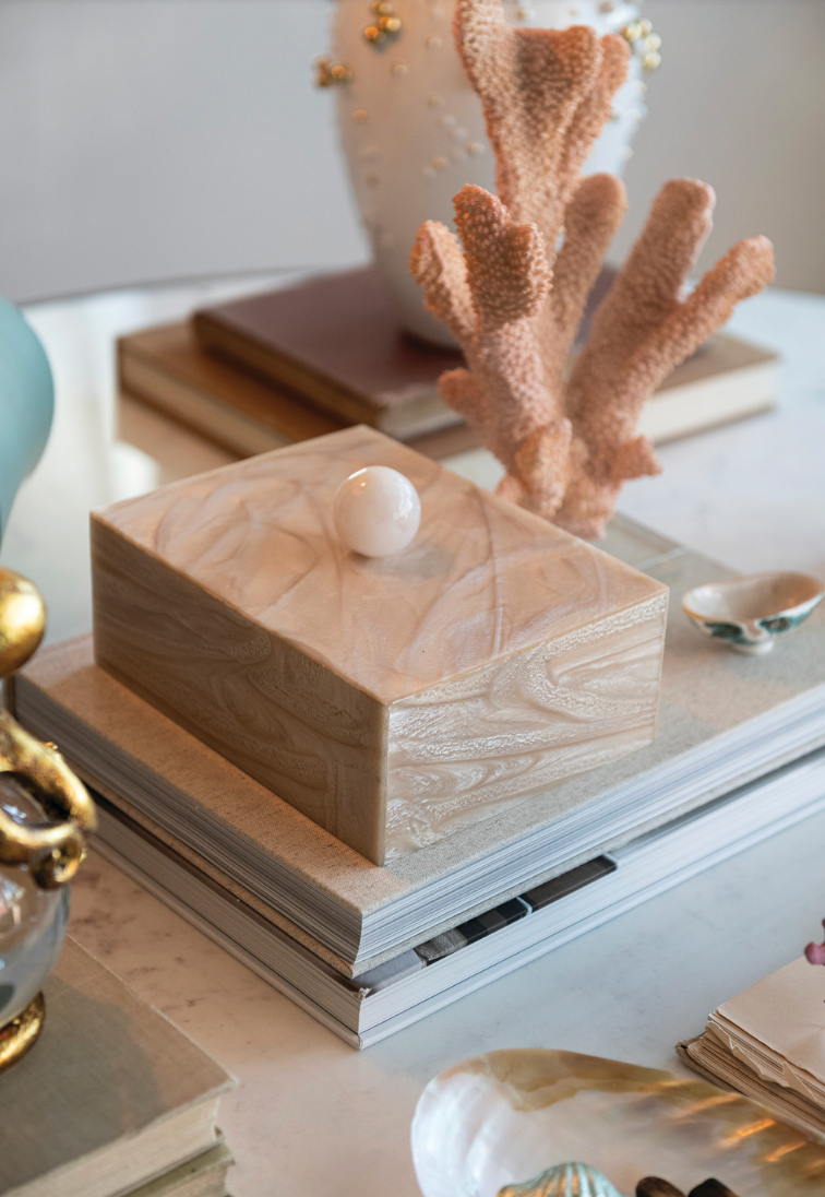 Marbled Resin MDF Box with Ball Handle